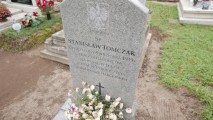 Inskrypcja na grobie Stanisława Tomczaka