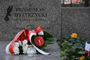 Kwiaty na grobie Przemysława Bystrzyckiego.