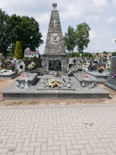zdjęcie grobu Powstańców Wielkopolskich w Parzynowie