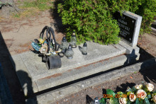zdjęcie grobu Mariana Borowskiego - ofiary II wojny światowej. Krzywiń