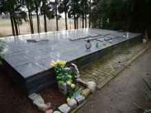 Zdjęcie grobu żołnierzy radzieckich poległych 23 I 1945 roku. Śrem