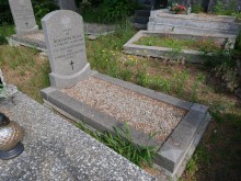 zdjęcie grobu Aleksandra Klausa w Rawiczu
