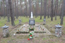Zdjęcie grobu radzieckich jeńców wojennych.