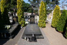 zdjęcie grobu księdza Ignacego Niedźwiedzińskiego w Jarocinie