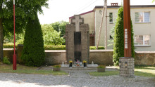 zdjęcie grobu ofiar terroru niemieckiego z 1939 r. w Białośliwiu