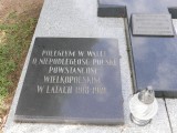 zdjęcie grobu Powstańców Wielkopolskich oraz Żołnierzy Podziemia Niepoległościowego z grupy Błysk