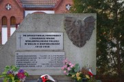 zdjęcie grobu powstańców wielkopolskich i poległego w  wojnie polsko - bolszewickiej w Poznaniu Górczynie