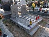 zdjęcie grobu nieznanej ofiary terroru stalinowskiego w kw. 16 cmentarza w Rawiczu (II)