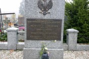 zdjęcie grobu żołnierzy polskich zmarłych w czasie wojny polsko - bolszewickiej. Września