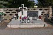 zdjęcie grobu ofiar terroru hitlerowskiego z 1939 r. w Solcu