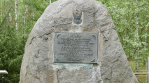 zdjęcie grobu cywilnych ofiar niemieckiego bombardowania dworca kolejowego. Lipie Góry