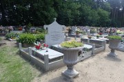 zdjęcie grobu powstańców wielkopolskich w Łomnicy