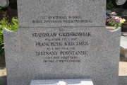 zdjęcie grobu powstańców wielkopolskich w Łomnicy