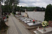 zdjęcie grobu powstańców wielkopolskich i poległych w wojnie polsko - bolszewickiej. Chobienice