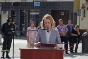 Poseł Marta Kubiak czyta list.