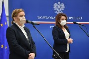 Na zdjęciu minister Olga Semeniuk oraz wicewojewoda Aneta Niestrawska