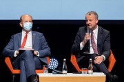 Wojewoda wielkopolski przemawia podczas kongresu "Welconomy Forum in Toruń"