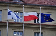 Flagi przed Wielkopolskim Urzędem Wojewódzkim
