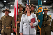 Karolina Fabiś-Szulc w takcie uroczystości rozpoczęcia działalności 405th Army Field Support Battalion w Powidzu.