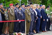 Druga wicewojewda Beata Maszewska, przedstawiciele służb mundurowych, organizacji kombatanckich i samorządu