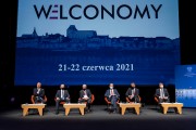 Uczestnicy panelu dyskusyjnego podczas kongresu "Welconomy Forum in Toruń"