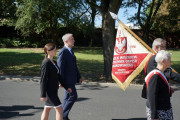 przemarsz wojewody i marszałka na plac przy pomniku Armii Poznań