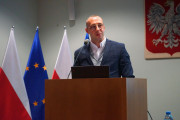 przemawia Ludek