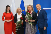 wspólne zdjęcie wojewody z odznaczonymi