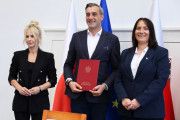 podpisanie umów dot. programu Aktywne Place Zabaw przy instytucjach opieki nad dziećmi do lat 3