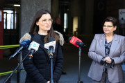 wojewoda wielkopolska przemawia podczas wmurowania kamienia węgielnego