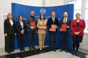 Wspolne zdjęcie z władzami samorządowymi