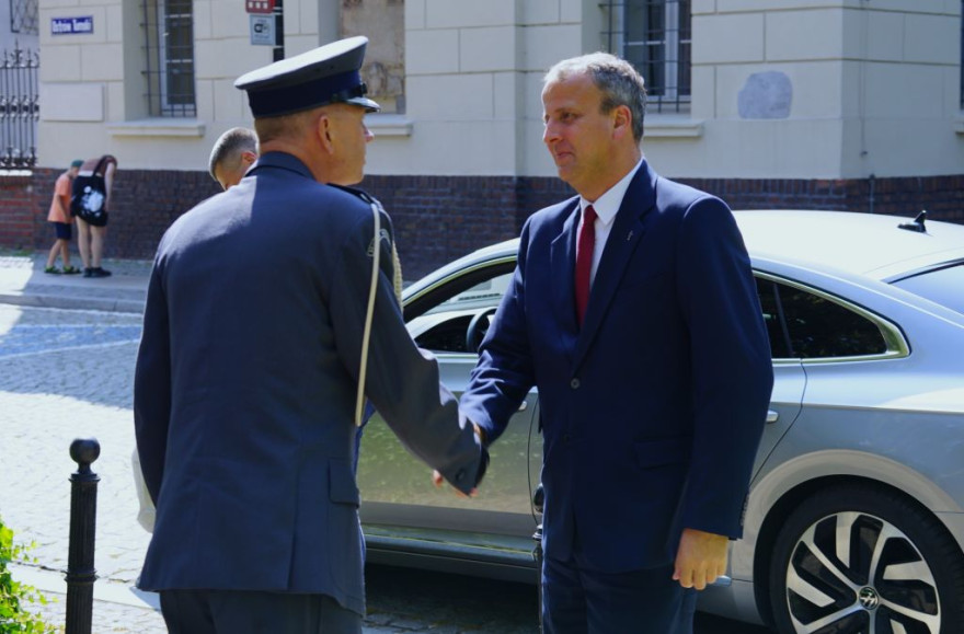 Uroczystość nadania sztandaru Aresztowi Śledczemu w Poznaniu 