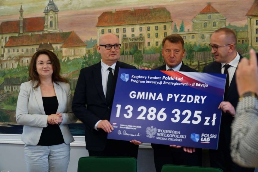 Wspólne zdjęcie I Wicewojewody Wielkopolski wraz z Sekretarzem Stanu KPRM.