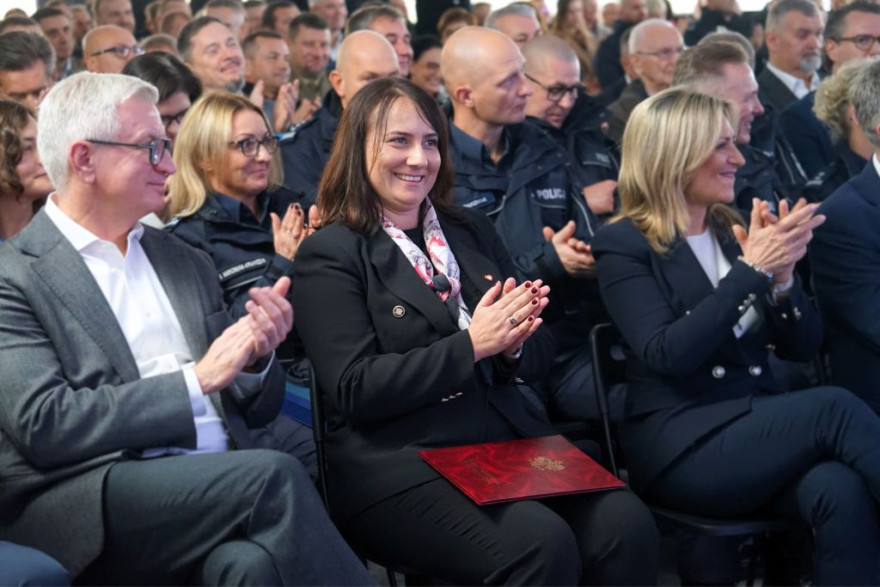 Laboratorium Kryminalistyczne Komendy Wojewódzkiej Policji w Poznaniu oficjalnie otwarte! W uroczystości oraz zwiedzaniu nowoczesnego budynku udział wzięła I Wicewojewoda Wielkopolska Karolina Fabiś-Szulc.