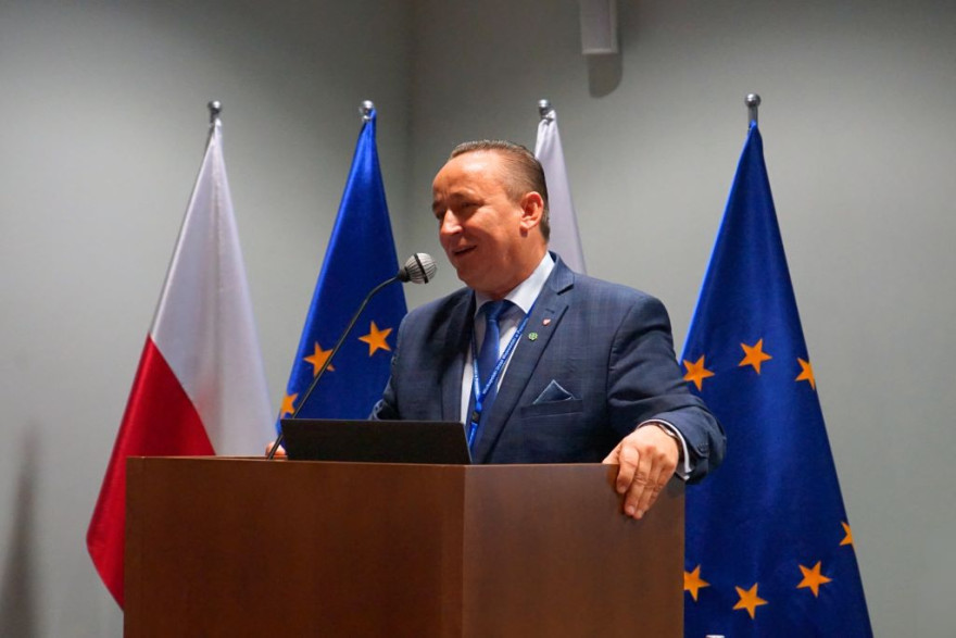 II Wicewojewoda Wielkopolski Jarosław Maciejewski otworzył konferencję „Lecznictwo Szpitalne w Wielkopolsce – perspektywy i wyzwania”, która dziś miała miejsce w Wielkopolskim Urzędzie Wojewódzkim w Poznaniu. Konferencja ma stanowić początek spotkań dotyczących zmian w szpitalnictwie na terenie województwa wielkopolskiego.