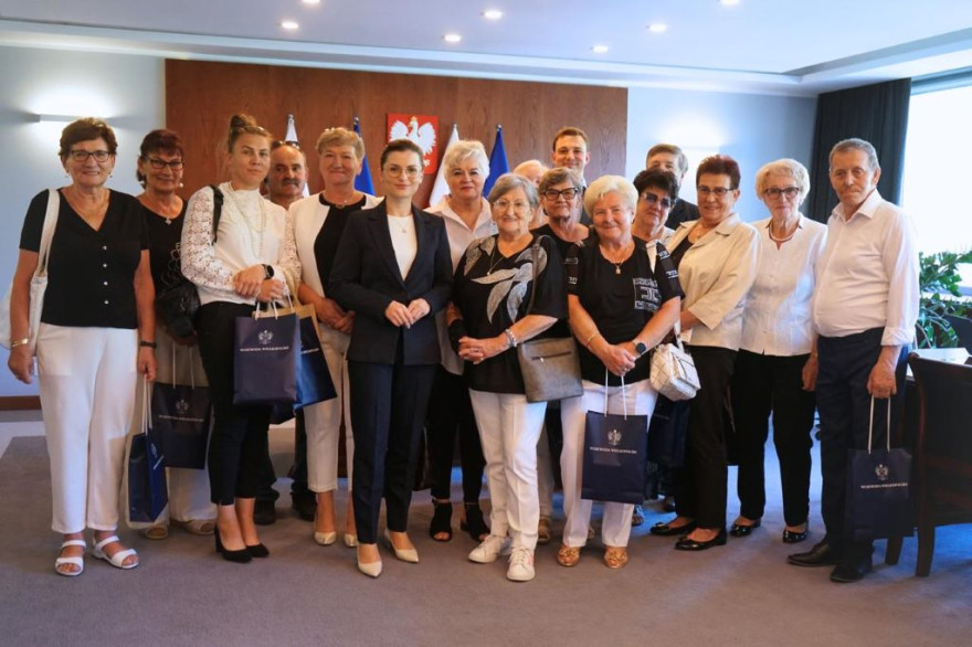 wojewoda z seniorkami i seniorami z Wągrowca