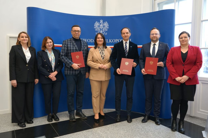 Wspolne zdjęcie z władzami samorządowymi